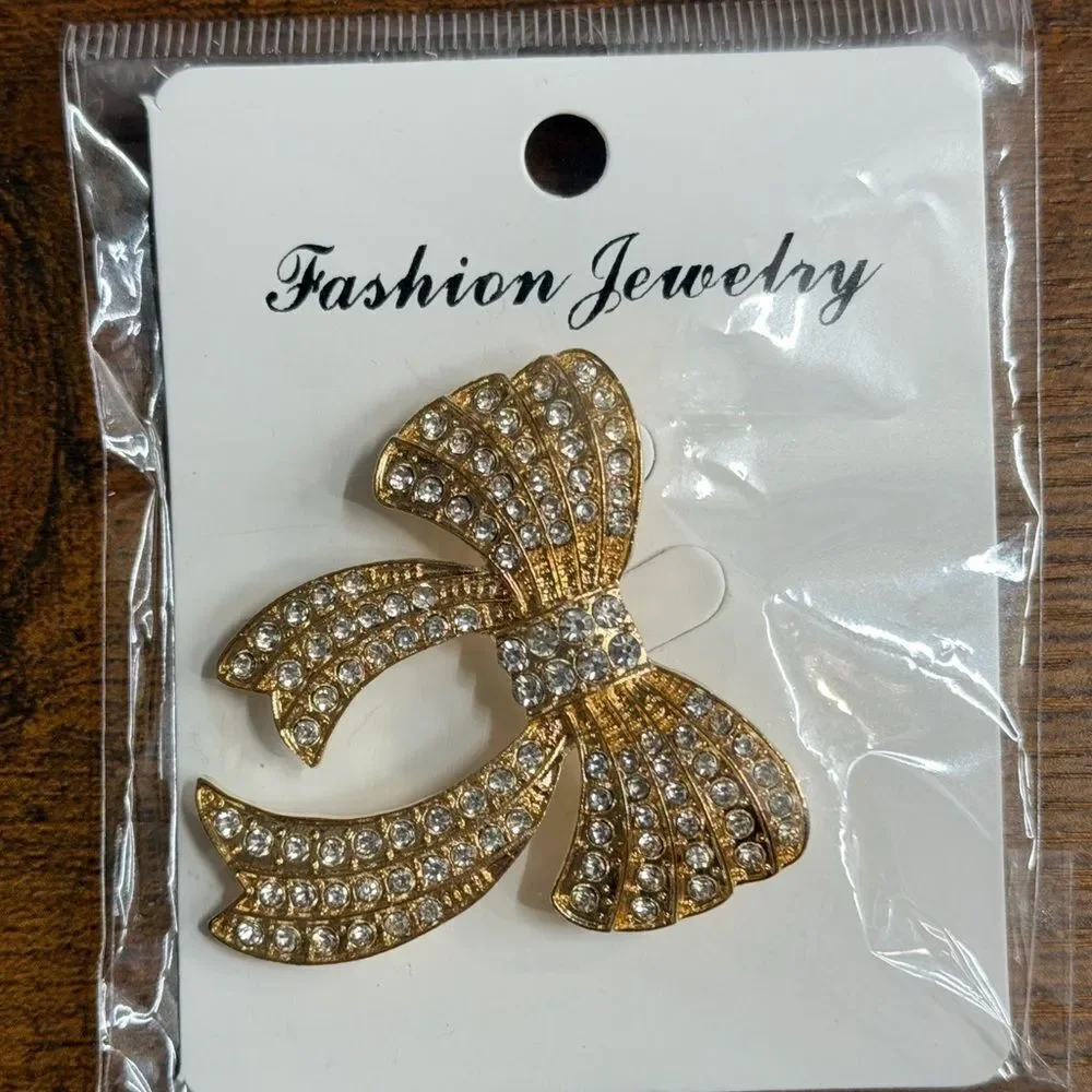 Set of 6 Rhinestone Bow Brooch Pins Gold & Silver Tone Vintage Style. New/Sealed